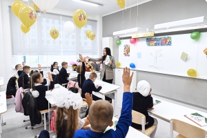 Депутаты Мособлдумы поздравили учеников подмосковных школ с 1 сентября 