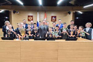 В Мособлдуме наградили  победителей детско-юношеского Первенства России «Территория футбола» из Лотошино 